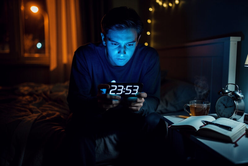 23h53 : quelle signification pour cette heure miroir ?
